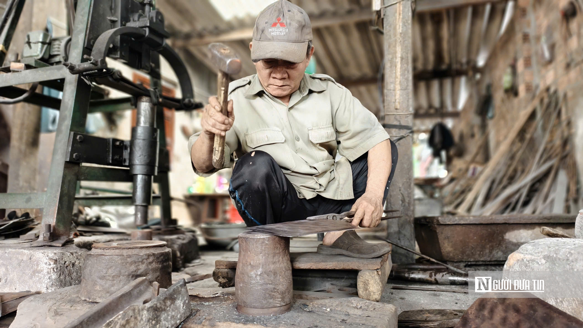 L&agrave;ng nghề 300 năm tuổi ở Quảng Ng&atilde;i đỏ lửa những ng&agrave;y cận Tết- Ảnh 1.