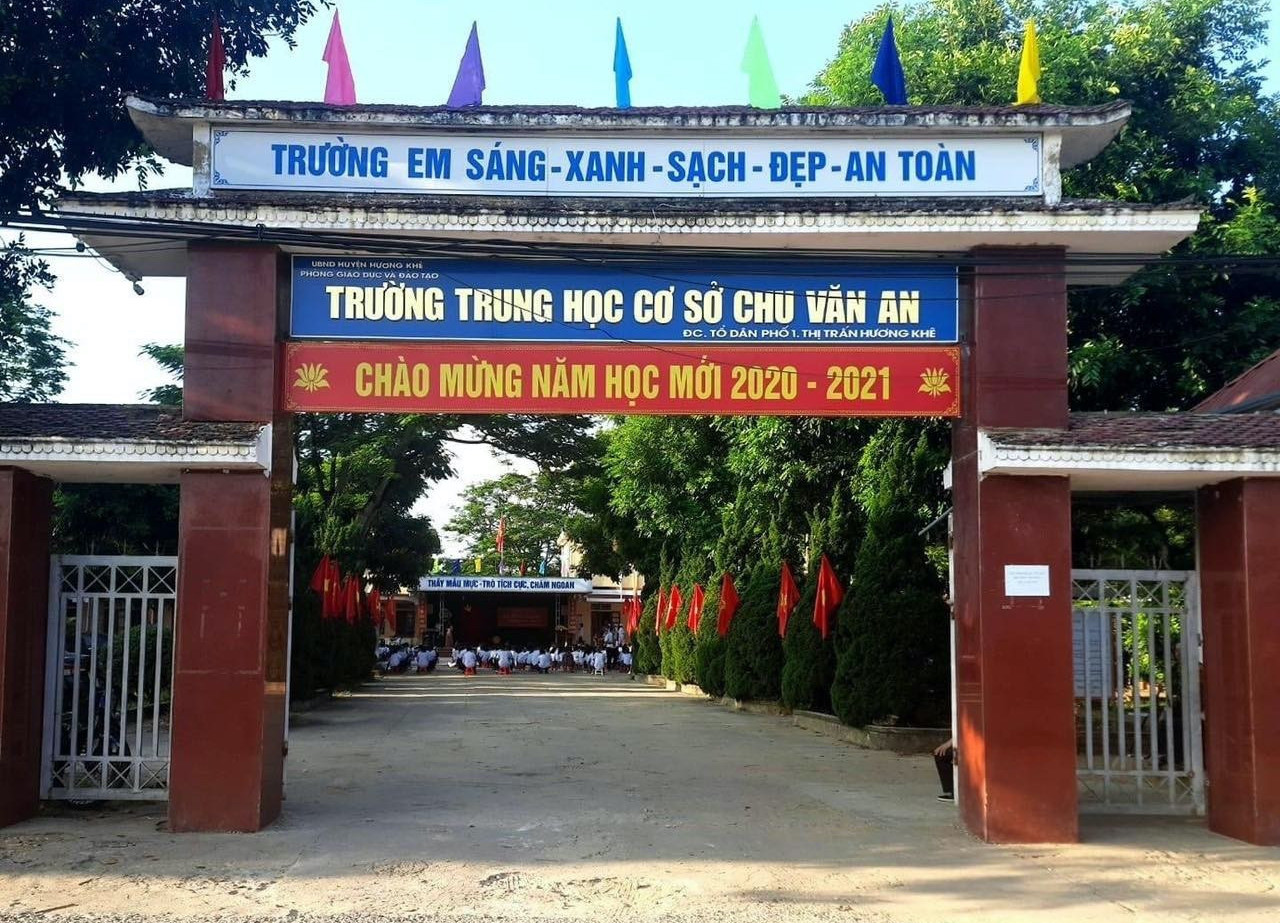 Hà Tĩnh: Tạm đình chỉ công tác đối với thầy giáo bị tố sàm sỡ nữ sinh lớp 8- Ảnh 1.