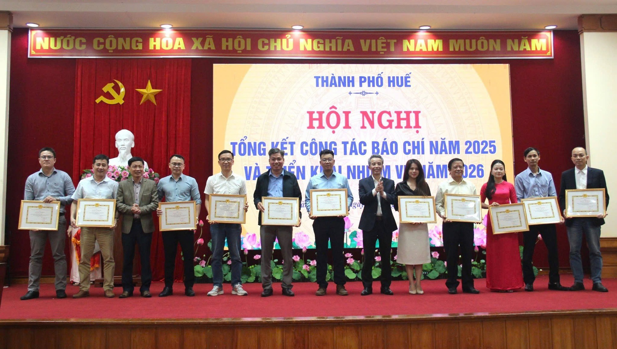 Báo chí là cầu nối “ý Đảng, lòng dân”- Ảnh 2.