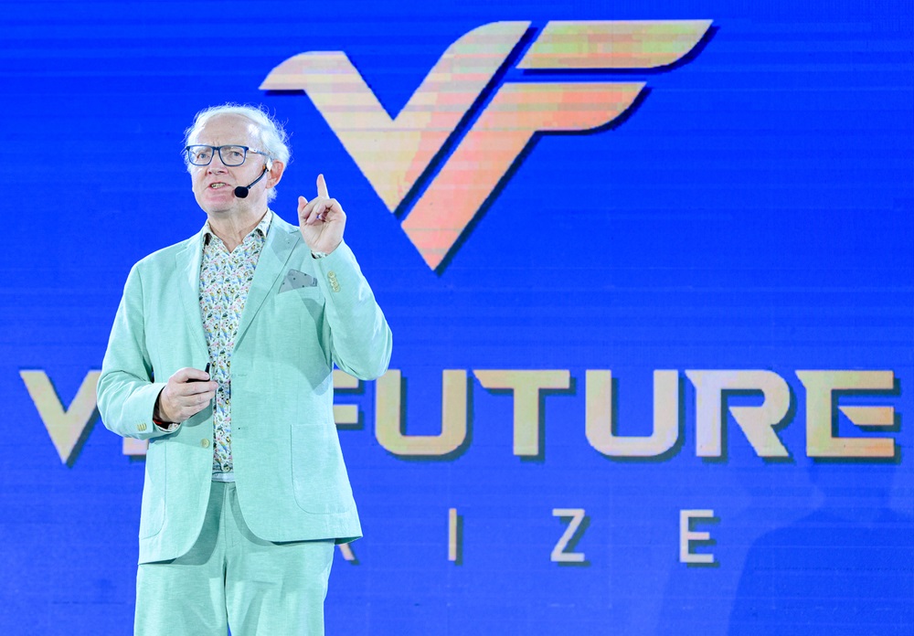 Nhà khoa học VinFuture hiến kế để chung sống an toàn khi AI thông minh hơn con người - Ảnh 1.