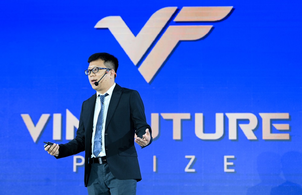 Nhà khoa học VinFuture hiến kế để chung sống an toàn khi AI thông minh hơn con người - Ảnh 2.