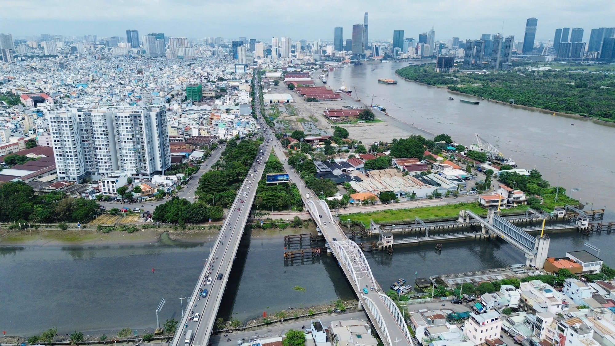 Tp.HCM thống nhất chủ trương mở rộng đường Nguyễn Tất Thành và xây mới cầu Tân Thuận 1- Ảnh 1.