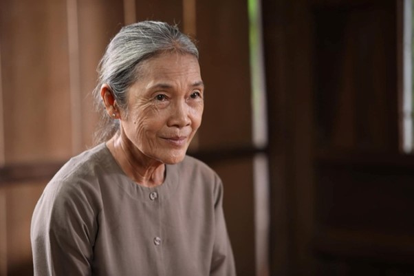 Nghệ sĩ Thanh Hiền: "Đóa hoa nở muộn" của làng điện ảnh Việt, hiếm hoi bộc bạch về chuyện gia đình - Ảnh 1.