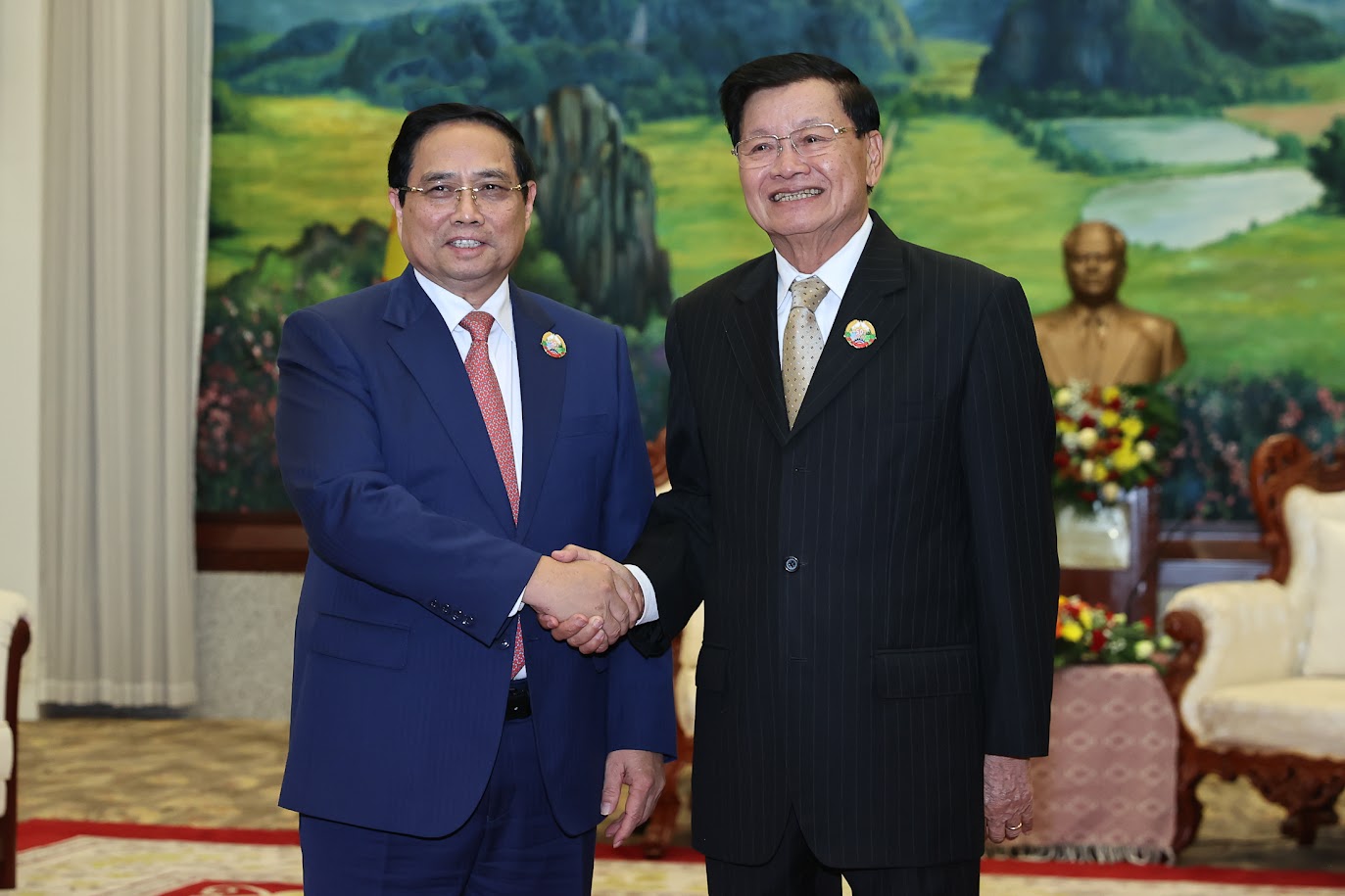 Thủ tướng Phạm Minh Chính hội kiến Tổng Bí thư, Chủ tịch nước Lào - Ảnh 1.