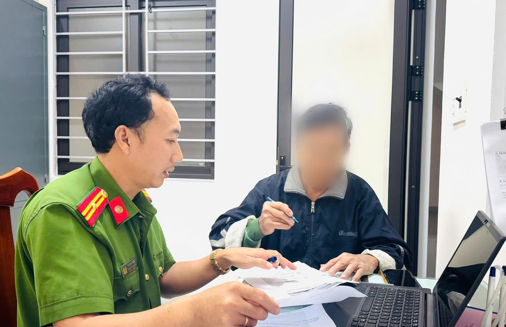 Cảnh giác trước muôn hình vạn trạng “bẫy giăng” của tội phạm trên không gian mạng - Ảnh 1.