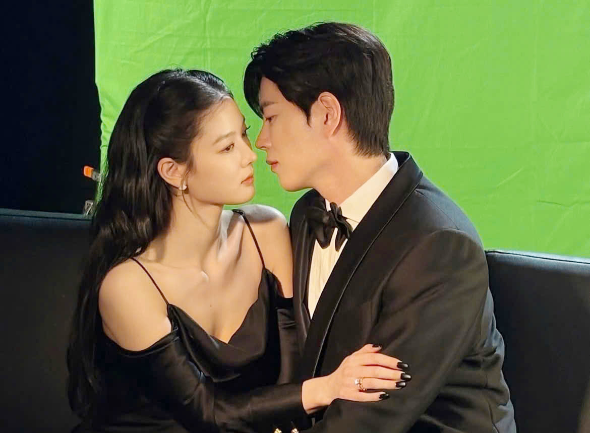 Nhan sắc "vạn người mê" của "em gái quốc dân" lộng lẫy trong váy cưới - Ảnh 5.