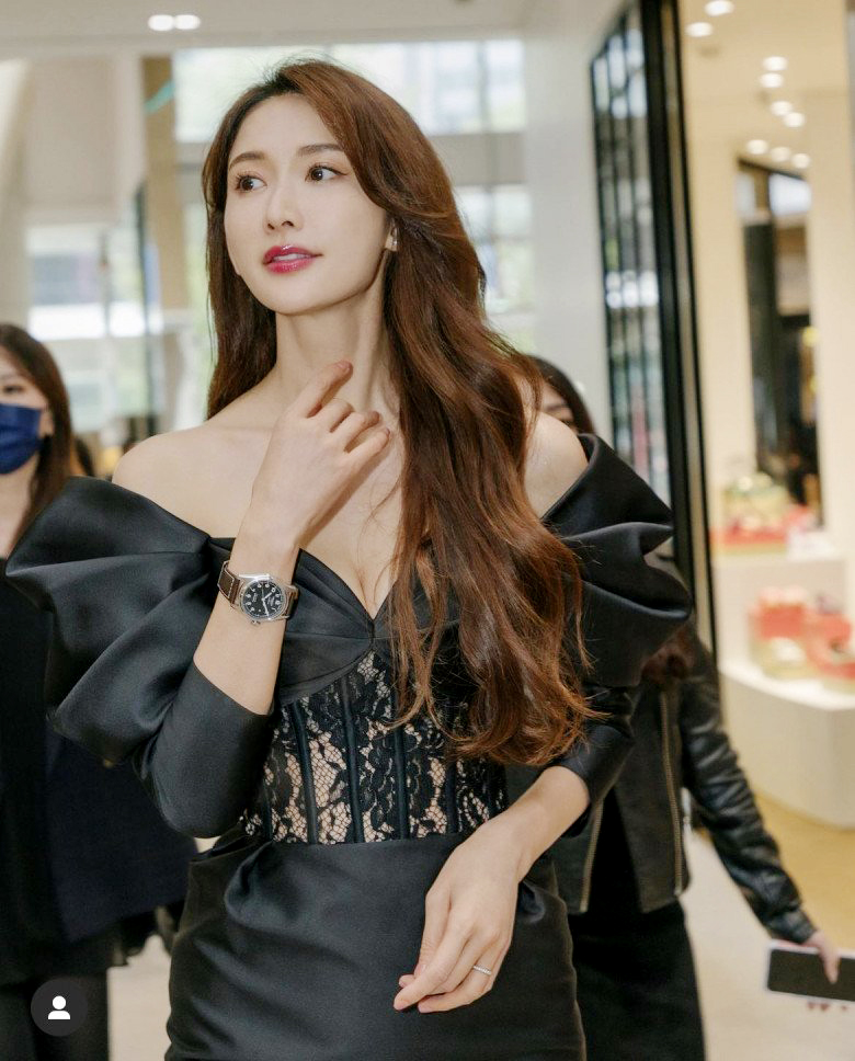 "Đệ nhất mỹ nhân xứ Đài" ở tuổi 51, nhan sắc khiến nhiều người ngưỡng mộ- Ảnh 4.