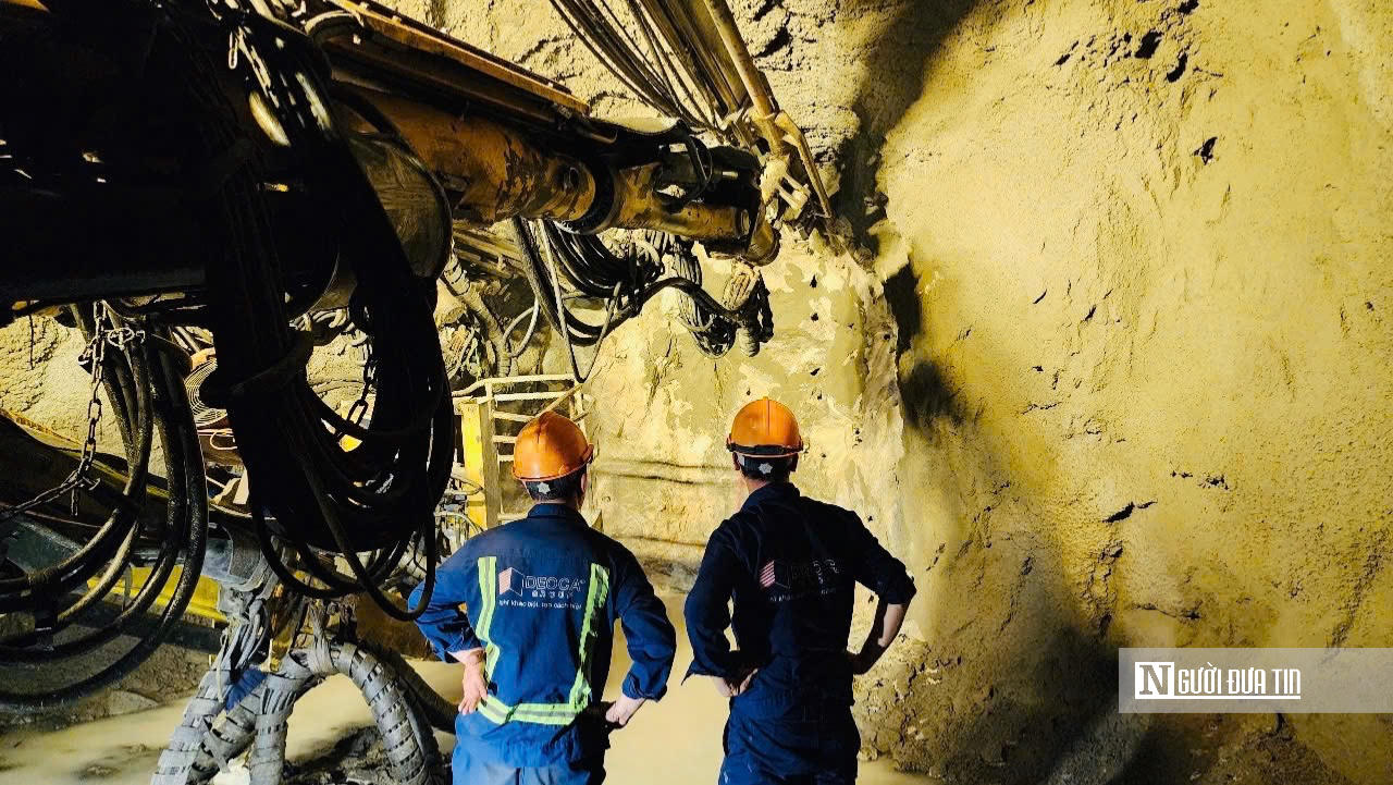 Ba năm kho&eacute;t n&uacute;i mở hầm nối th&ocirc;ng cao tốc Bắc &ndash; Nam qua địa h&igrave;nh hiểm trở- Ảnh 4.
