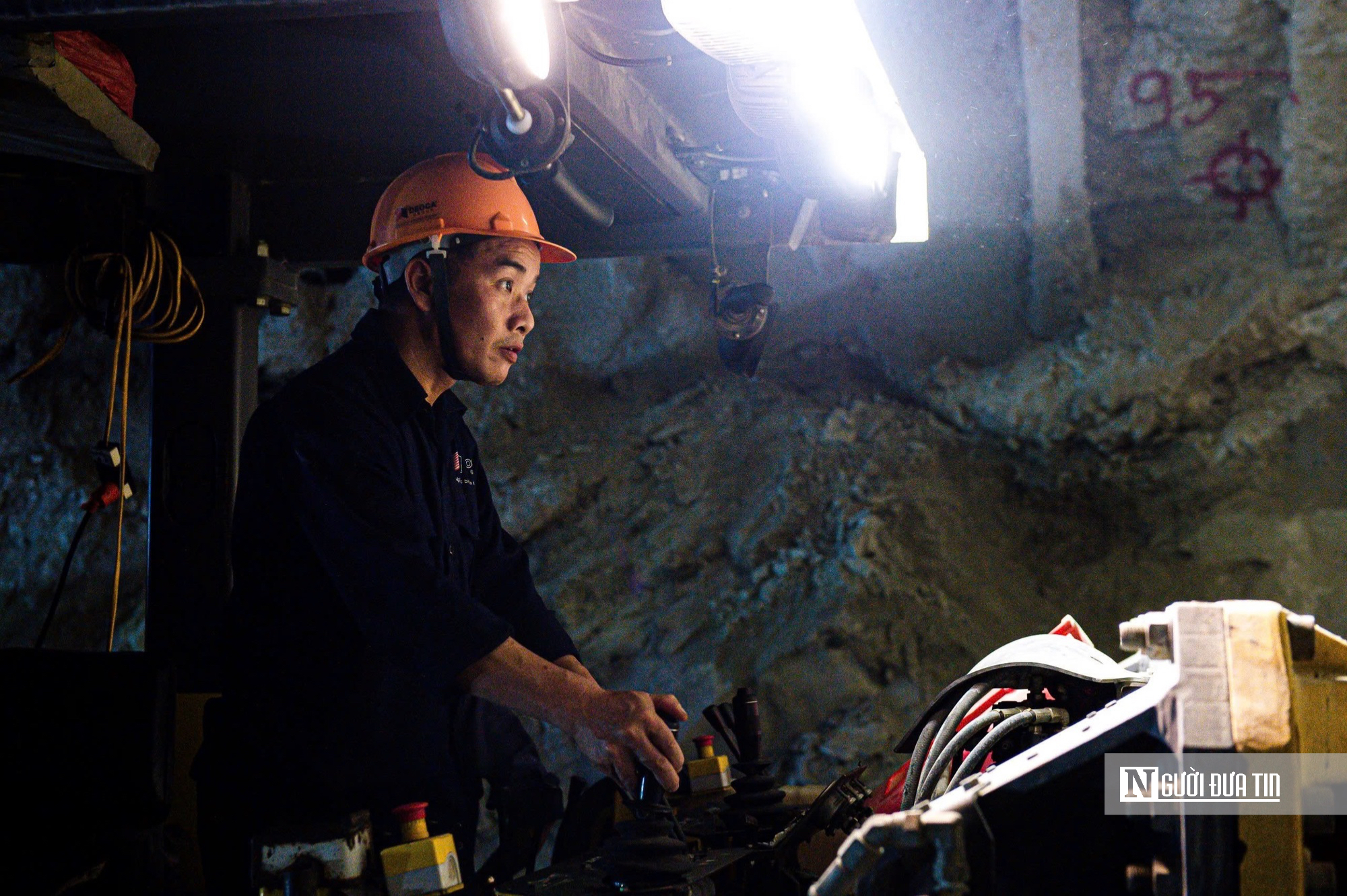 Ba năm kho&eacute;t n&uacute;i mở hầm nối th&ocirc;ng cao tốc Bắc &ndash; Nam qua địa h&igrave;nh hiểm trở- Ảnh 6.