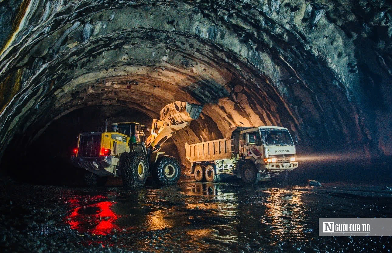 Ba năm kho&eacute;t n&uacute;i mở hầm nối th&ocirc;ng cao tốc Bắc &ndash; Nam qua địa h&igrave;nh hiểm trở- Ảnh 8.