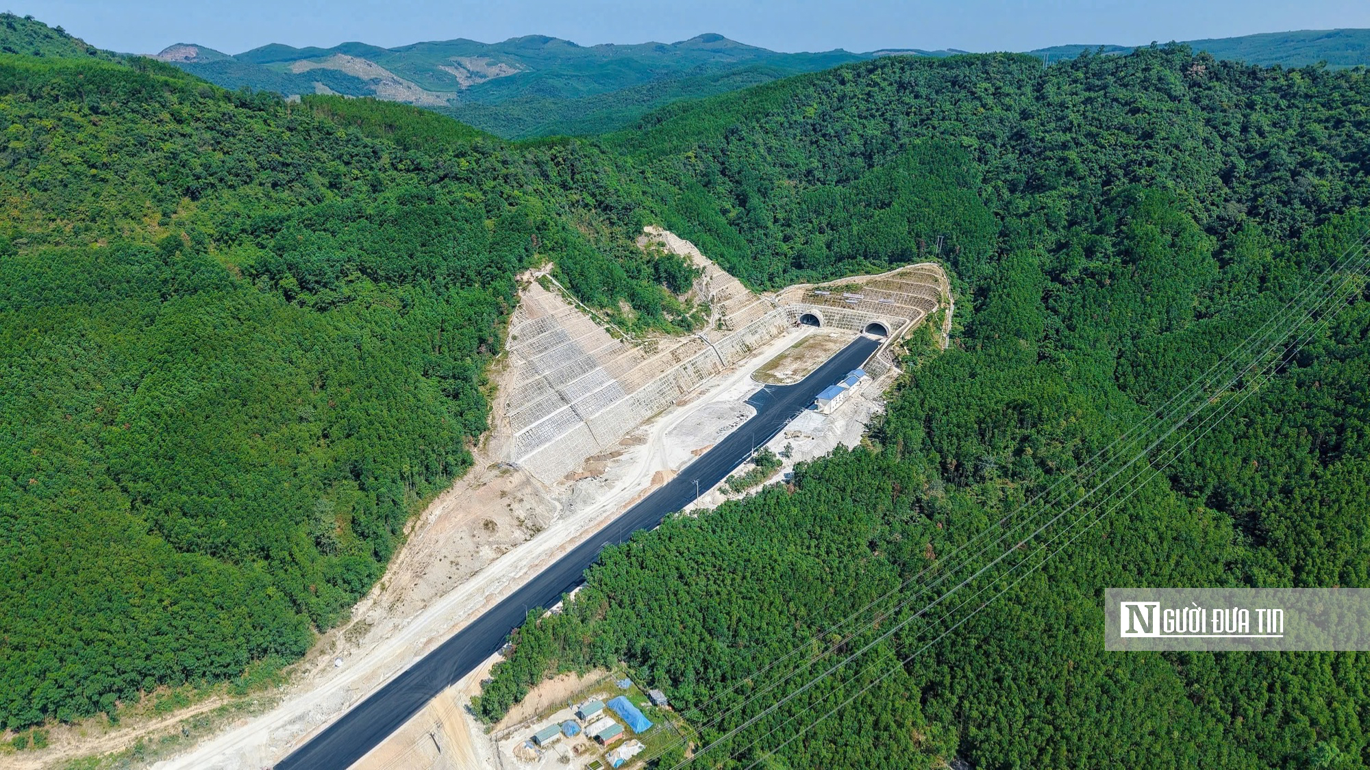 Ba năm kho&eacute;t n&uacute;i mở hầm nối th&ocirc;ng cao tốc Bắc &ndash; Nam qua địa h&igrave;nh hiểm trở- Ảnh 1.