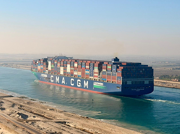 Si&ecirc;u t&agrave;u container trở lại K&ecirc;nh đ&agrave;o Suez sau 2 năm gi&aacute;n đoạn- Ảnh 1.