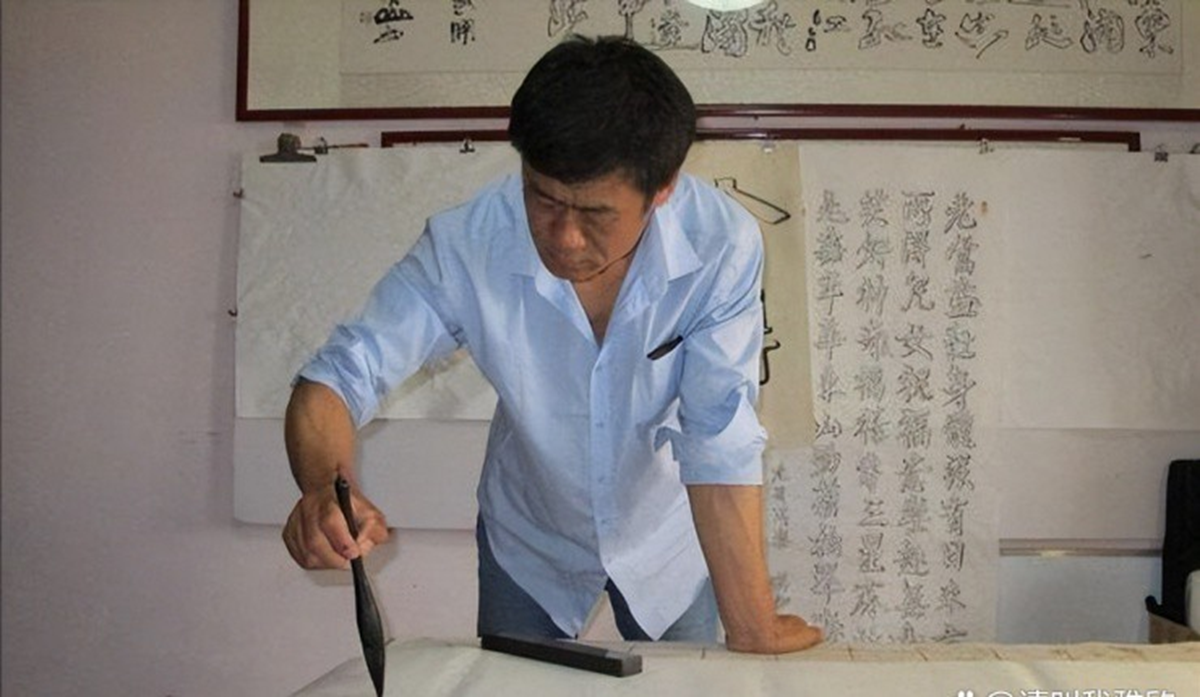 Người đàn ông 56 tuổi làm nghề "lạ" không ngờ kiếm tiền tỷ/năm rất nhẹ nhàng - Ảnh 1.