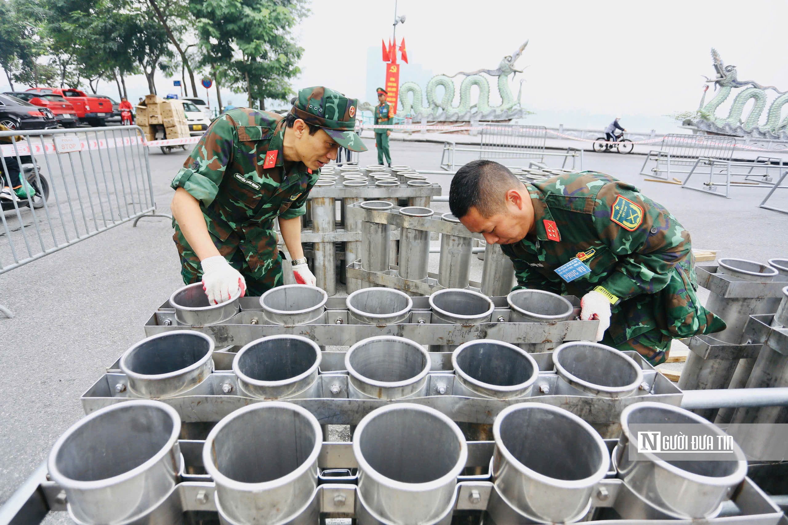 H&agrave; Nội: Cận cảnh trận địa ph&aacute;o hoa đ&oacute;n năm mới 2026 b&ecirc;n hồ T&acirc;y- Ảnh 5.