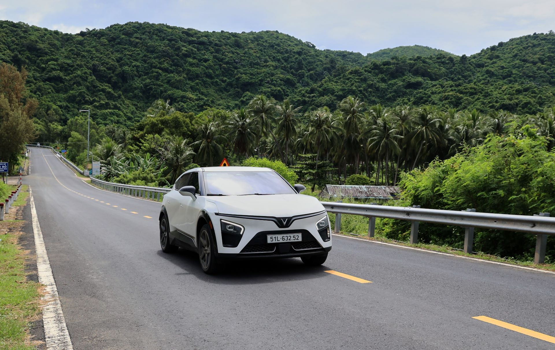 Cơ hội cuối để sở hữu mẫu C-SUV “toàn năng” VinFast VF 7 với giá tốt nhất năm - Ảnh 1.