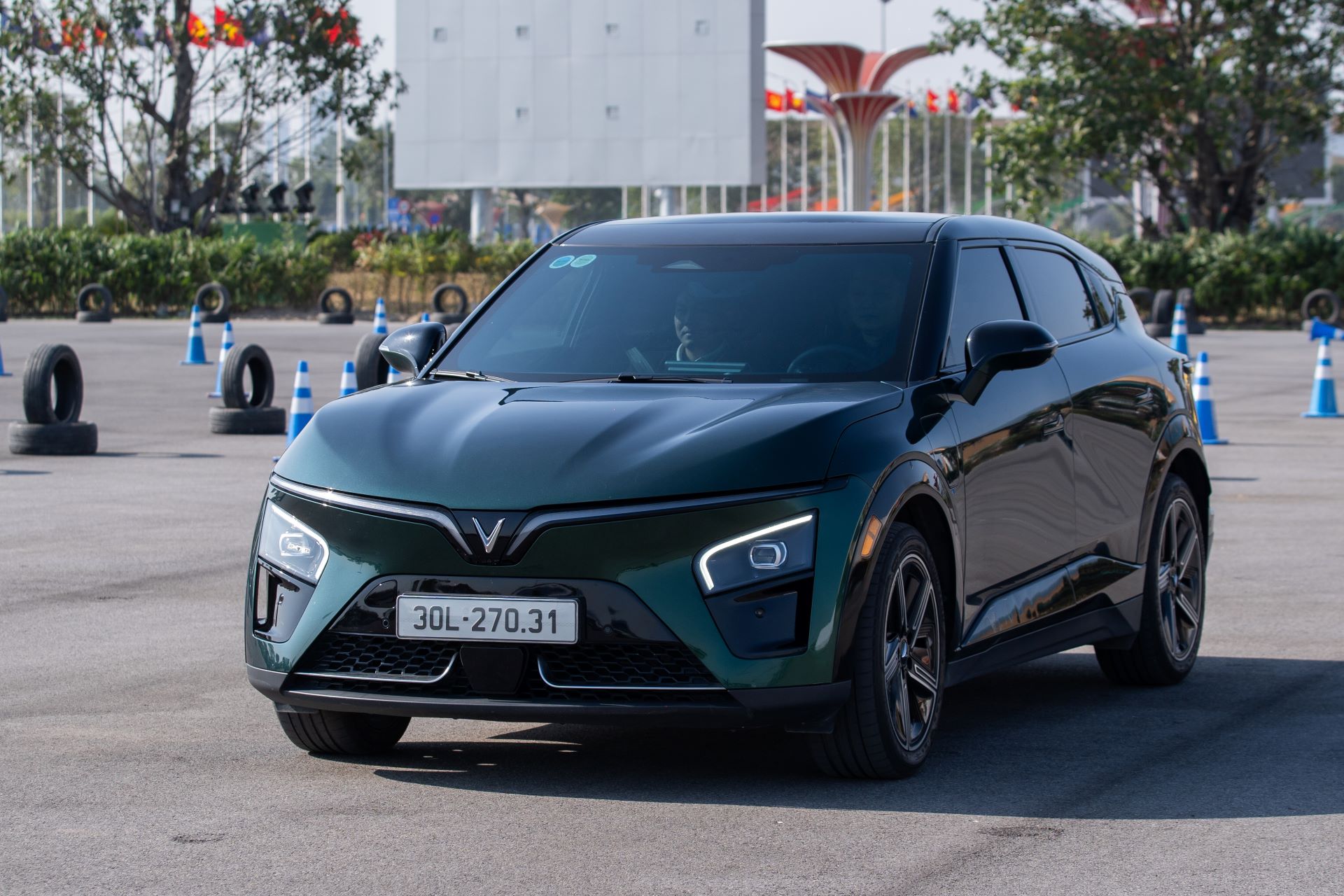 Cơ hội cuối để sở hữu mẫu C-SUV “toàn năng” VinFast VF 7 với giá tốt nhất năm - Ảnh 2.