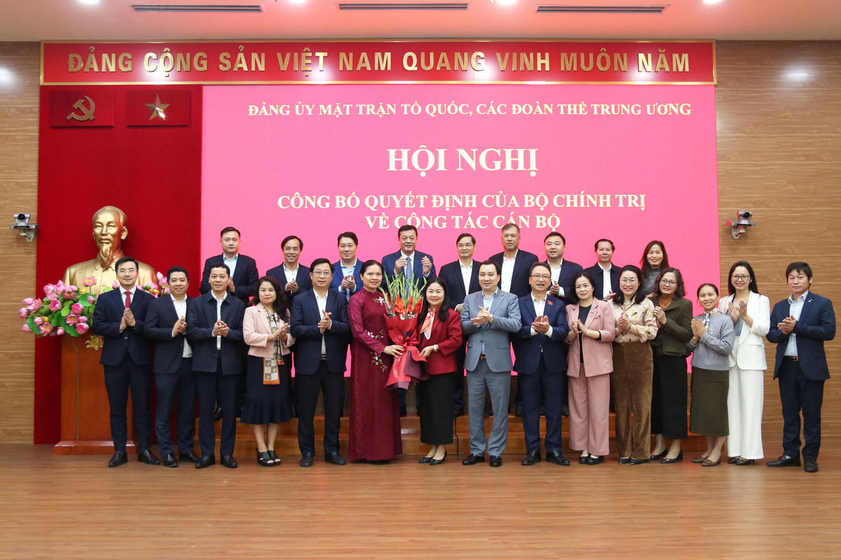 Đồng ch&iacute; H&agrave; Thị Nga được Bộ Ch&iacute;nh trị ph&acirc;n c&ocirc;ng giữ chức Ph&oacute; B&iacute; thư Thường trực Đảng ủy MTTQ, c&aacute;c đo&agrave;n thể Trung ương- Ảnh 8.