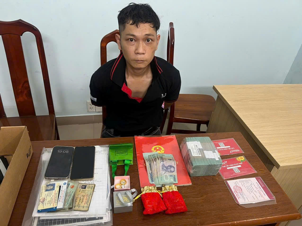 Bắt đối tượng trộm cắp hơn 1 tỷ đồng tại bệnh viện: Thủ đoạn tinh vi của “đạo chích” nhiều tiền án - Ảnh 1.