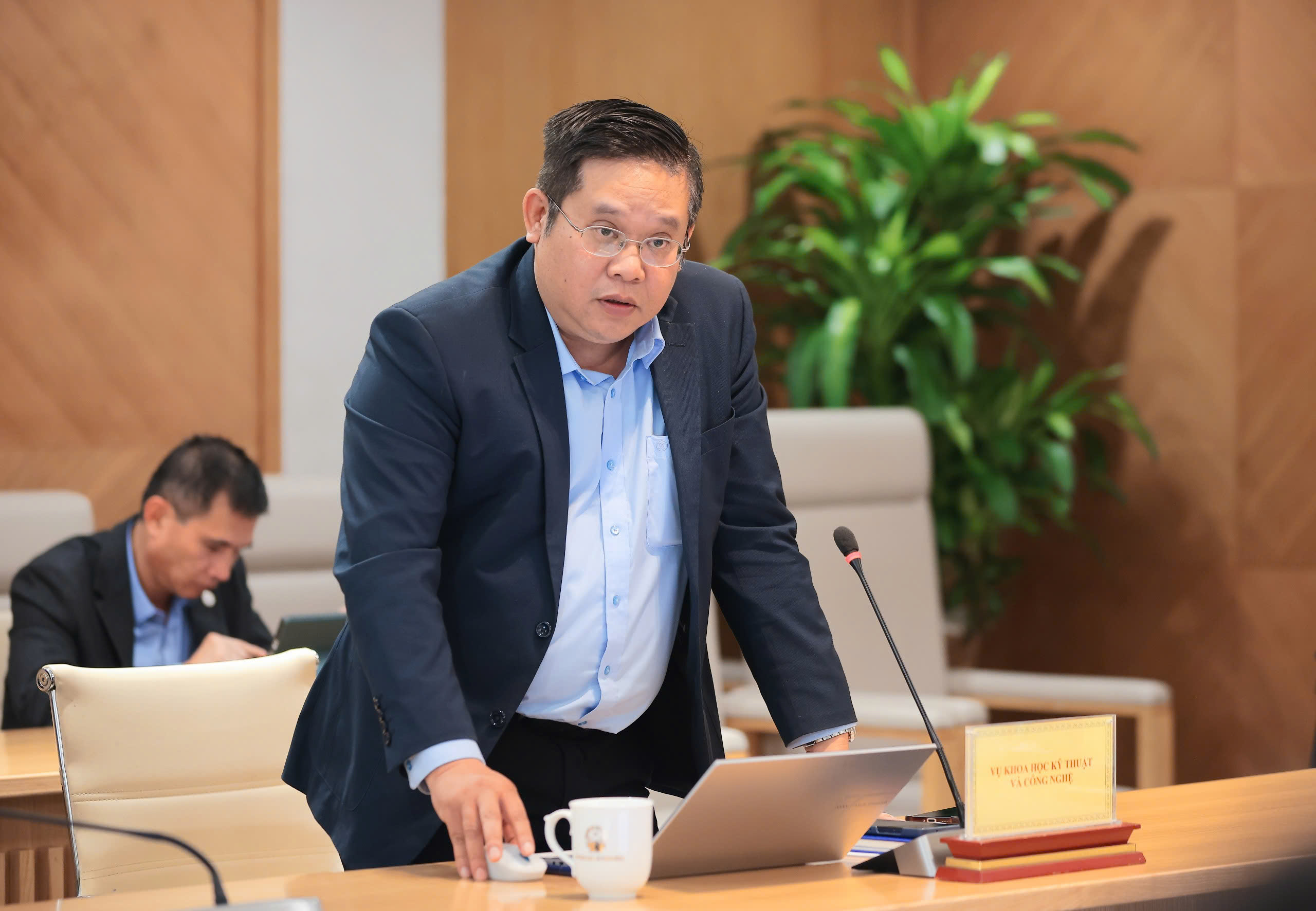 Quyết tâm chấm dứt tình trạng "luật chờ nghị định" - Ảnh 2.