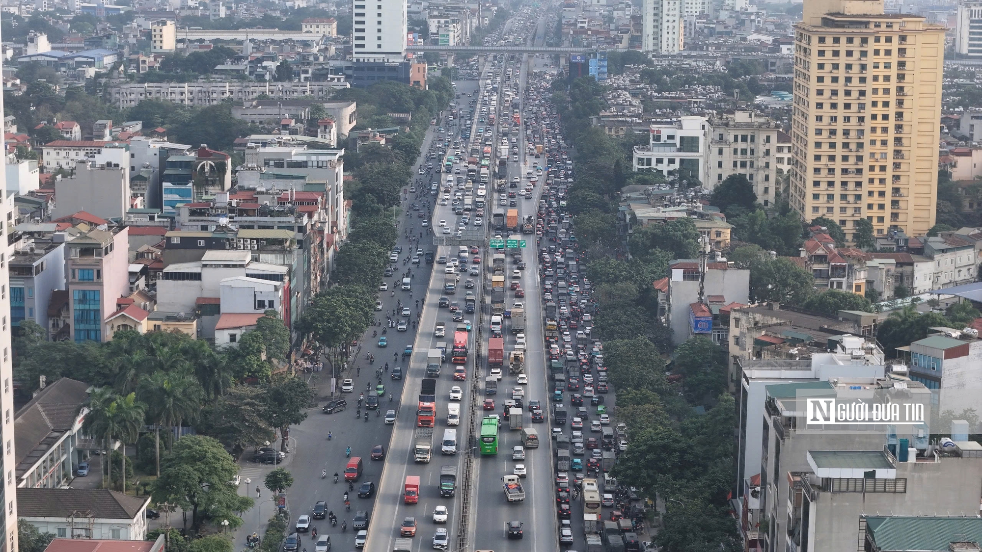 Giao th&ocirc;ng cửa ng&otilde; H&agrave; Nội t&ecirc; liệt trước kỳ nghỉ Tết Dương lịch 2026- Ảnh 1.