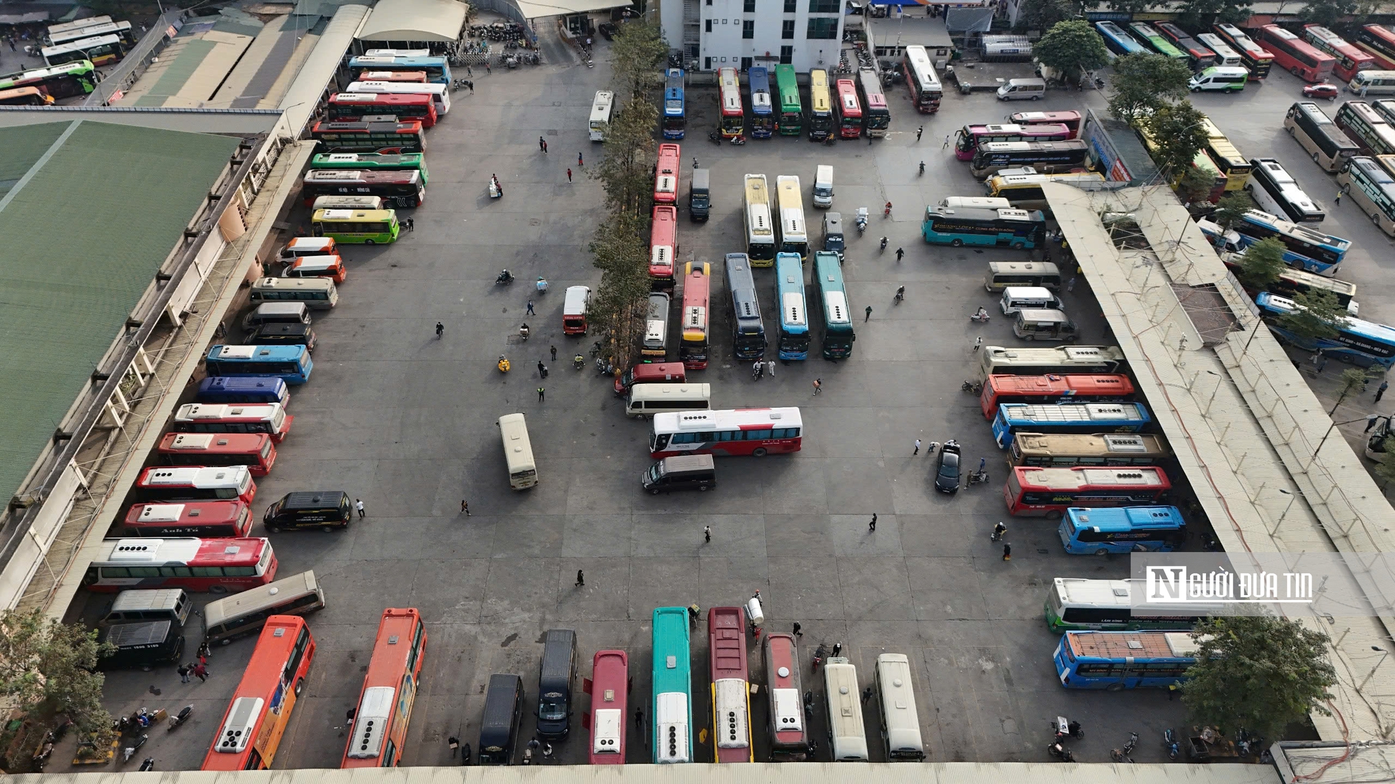 Giao th&ocirc;ng cửa ng&otilde; H&agrave; Nội t&ecirc; liệt trước kỳ nghỉ Tết Dương lịch 2026- Ảnh 3.