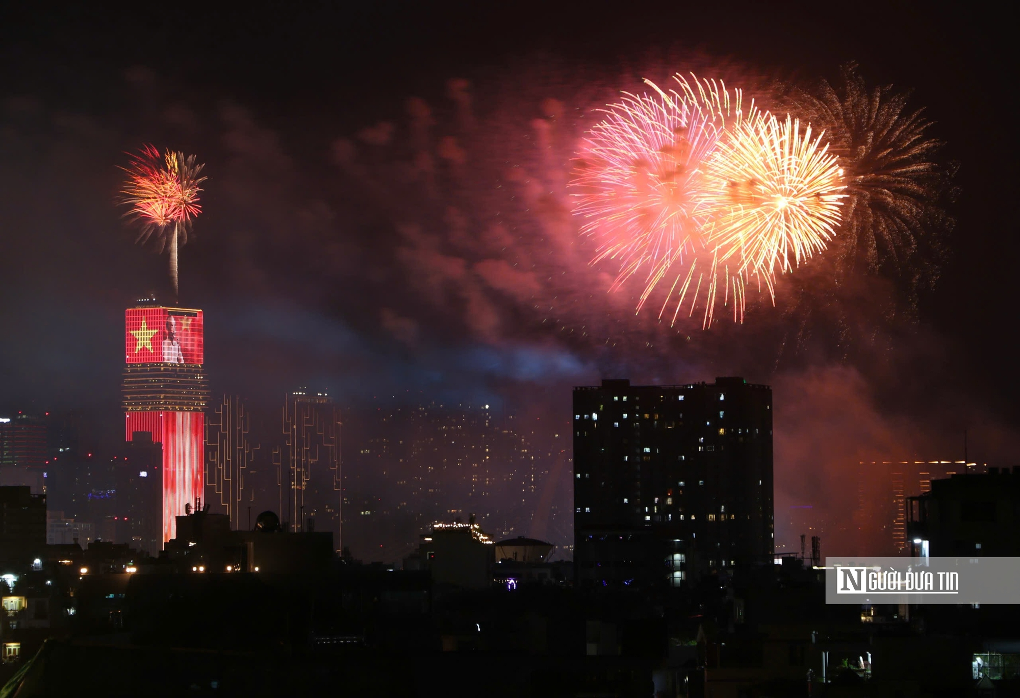 Ch&ugrave;m ảnh ph&aacute;o hoa đ&oacute;n năm mới tại Tp.HCM- Ảnh 3.