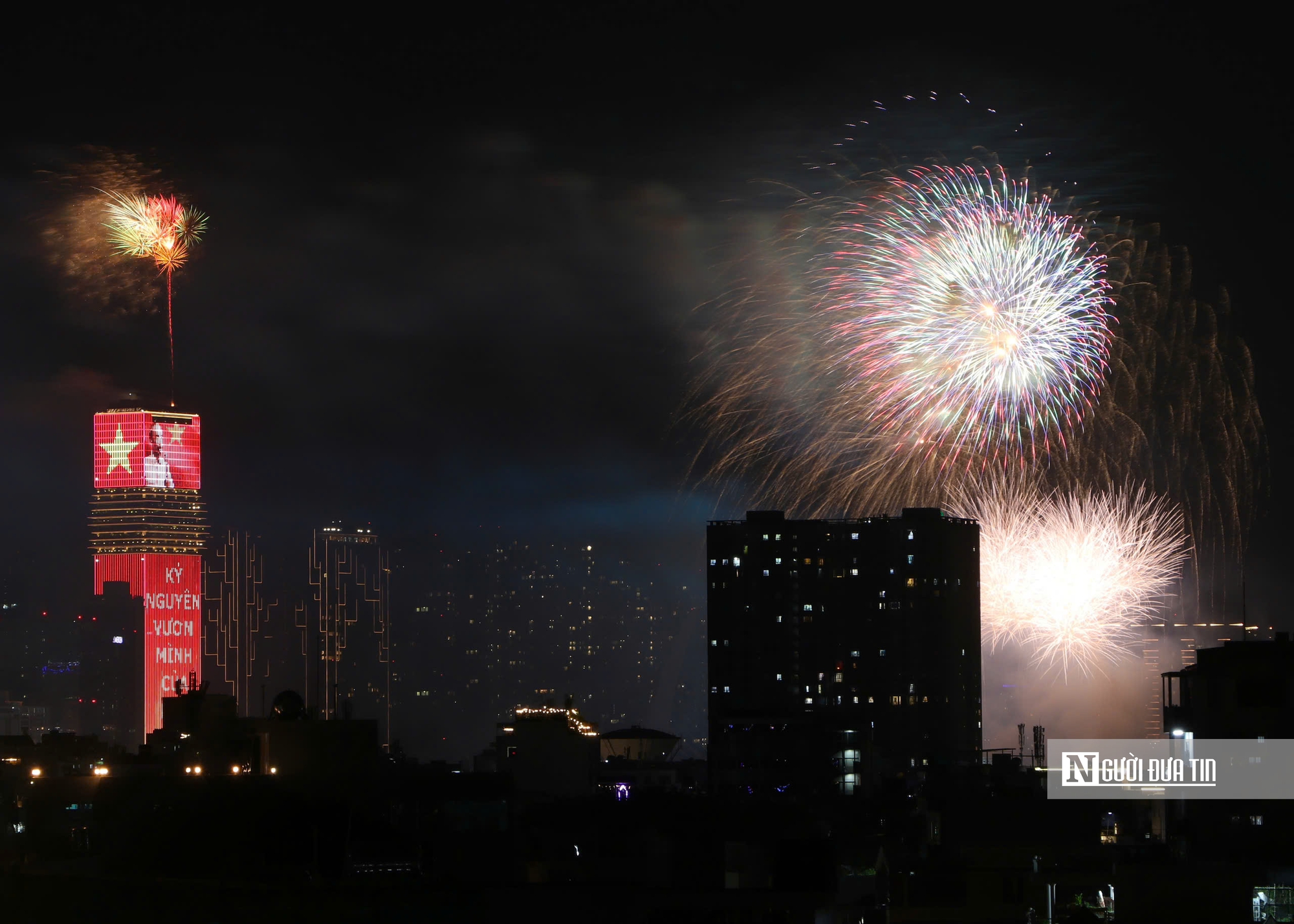 Ch&ugrave;m ảnh ph&aacute;o hoa đ&oacute;n năm mới tại Tp.HCM- Ảnh 5.