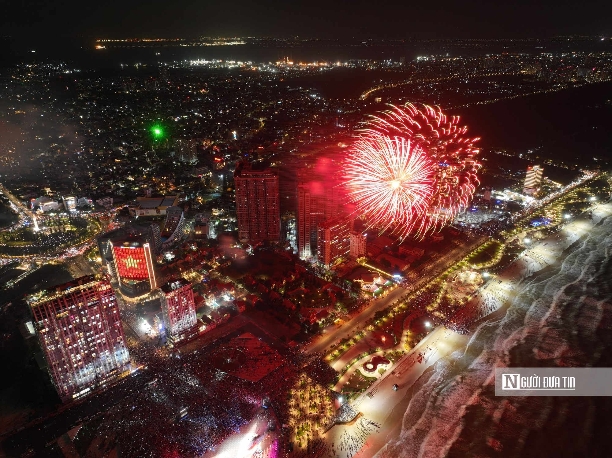 Ch&ugrave;m ảnh ph&aacute;o hoa đ&oacute;n năm mới tại Tp.HCM- Ảnh 10.