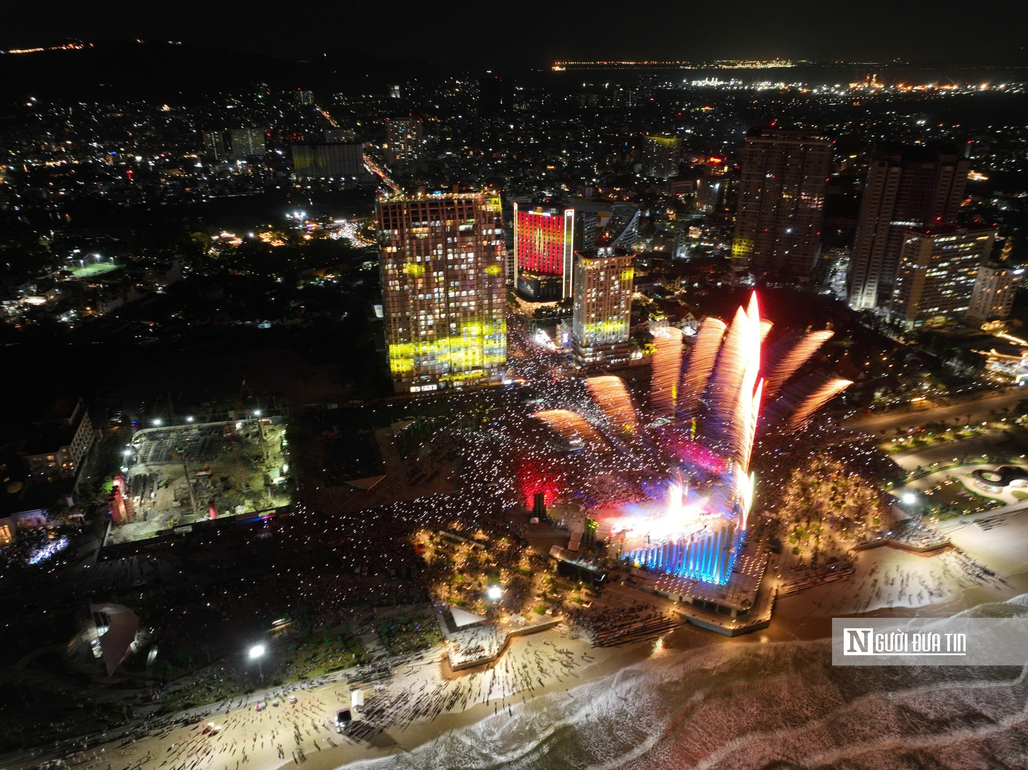 Ch&ugrave;m ảnh ph&aacute;o hoa đ&oacute;n năm mới tại Tp.HCM- Ảnh 11.