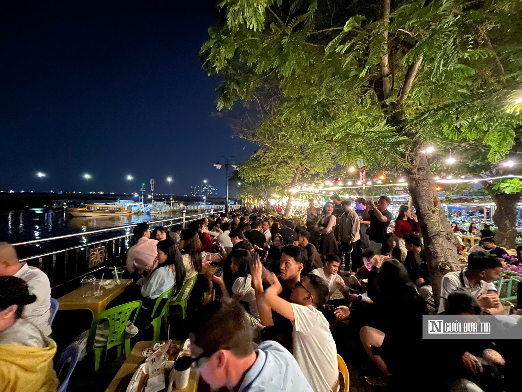 Ch&ugrave;m ảnh ph&aacute;o hoa đ&oacute;n năm mới tại Tp.HCM- Ảnh 13.