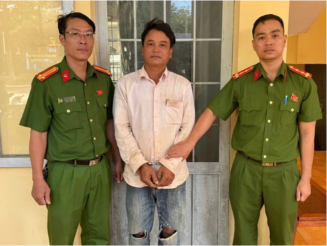 Tóm gọn đối tượng truy nã đặc biệt nguy hiểm "Chó Con" trên biển - Ảnh 2.