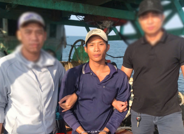 Tóm gọn đối tượng truy nã đặc biệt nguy hiểm "Chó Con" trên biển - Ảnh 1.