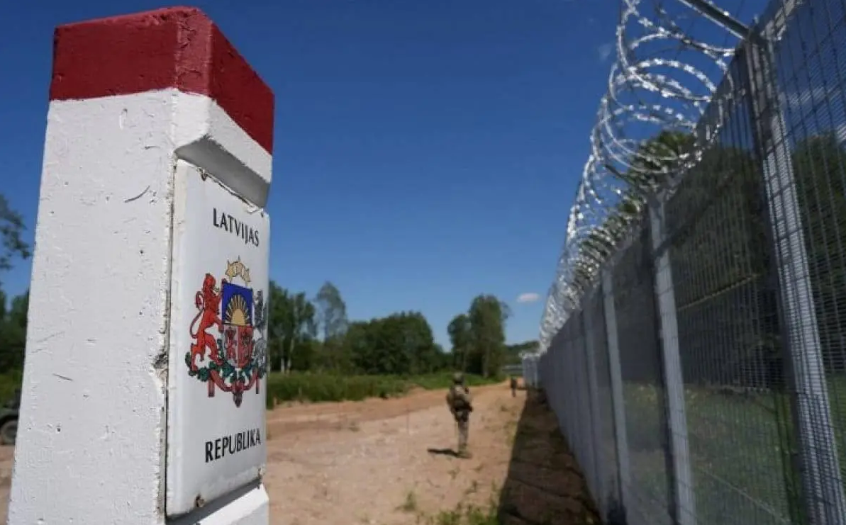Quốc gia Baltic xây 280 km hàng rào dọc biên giới với Nga: “Lời hứa đã được thực hiện” - Ảnh 1.