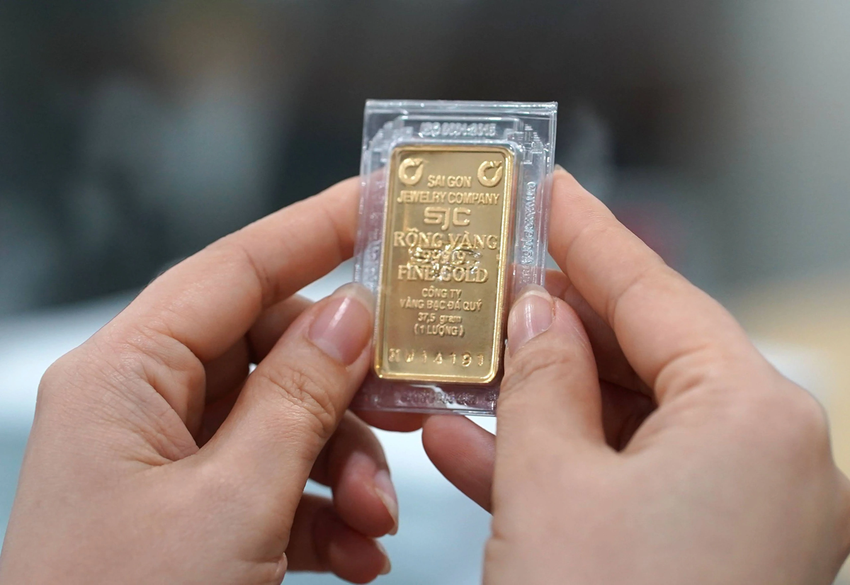 Mua bán vàng không qua tài khoản thanh toán bị phạt tới 20 triệu đồng - Ảnh 1.