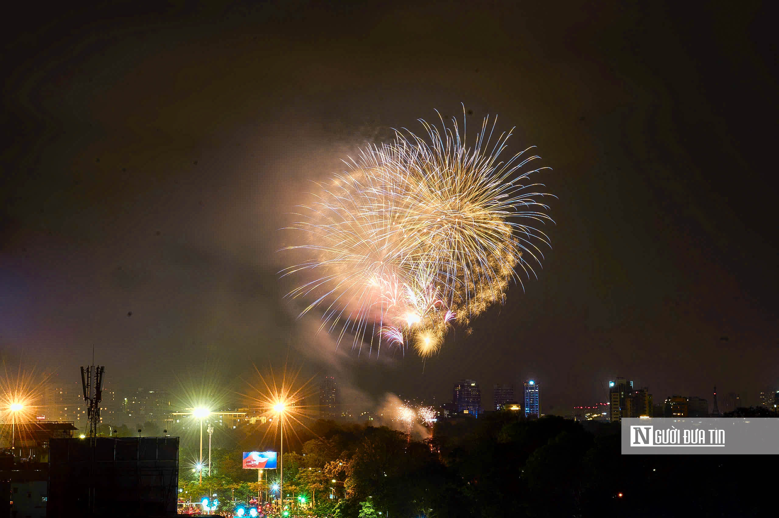 M&atilde;n nh&atilde;n m&agrave;n ph&aacute;o hoa ch&agrave;o mừng năm mới 2026- Ảnh 2.