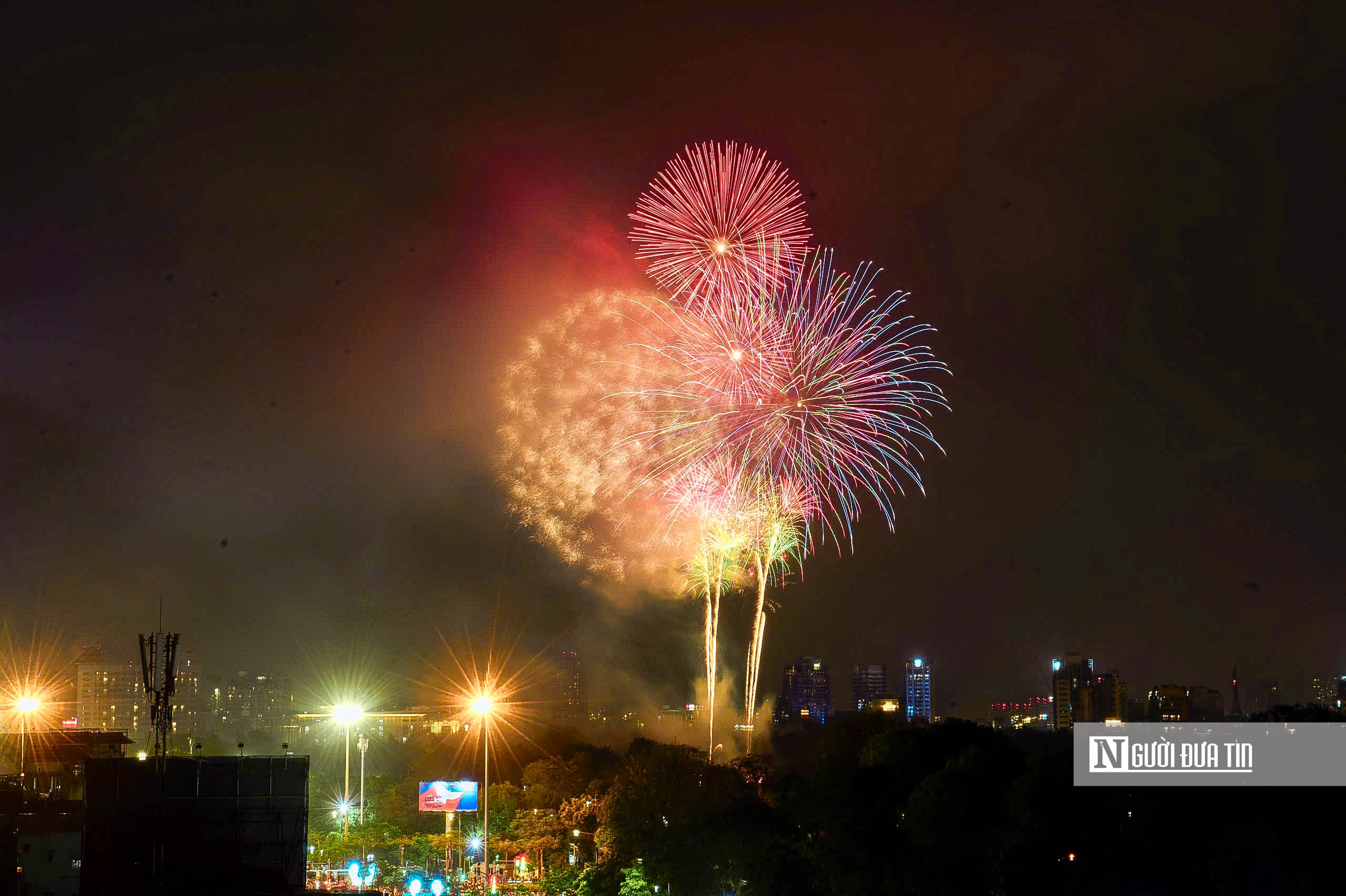 M&atilde;n nh&atilde;n m&agrave;n ph&aacute;o hoa ch&agrave;o mừng năm mới 2026- Ảnh 8.