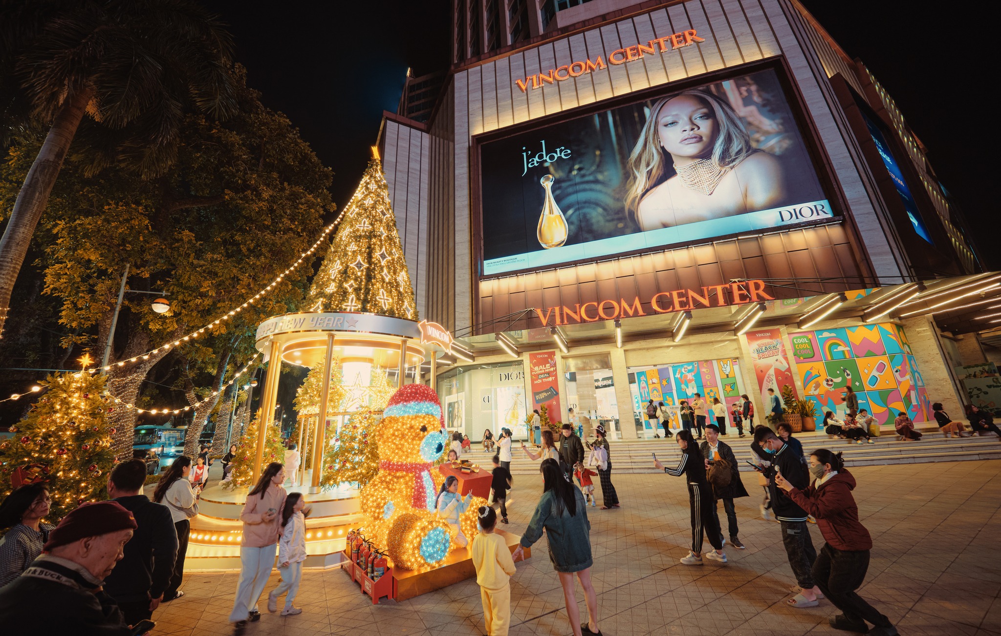 2,3 triệu lượt khách “phá đảo” Vincom Black Friday 2025, tạo cú bùng nổ cho mùa lễ hội cuối năm - Ảnh 5.