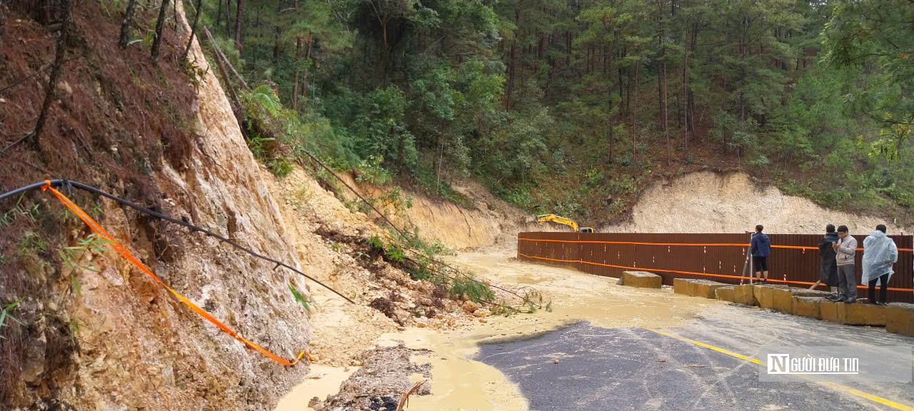 Phút sinh tử trong lũ: Xe chuyên dụng đưa sản phụ sinh đôi ra khỏi vùng nguy hiểm ở Lâm Đồng- Ảnh 8.