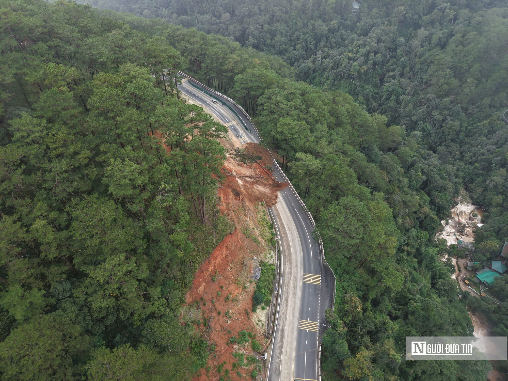 Đèo Mimosa, Prenn, Sacom đồng loạt sạt lở; giao thông Đà Lạt bị ảnh hưởng nặng - Ảnh 1.