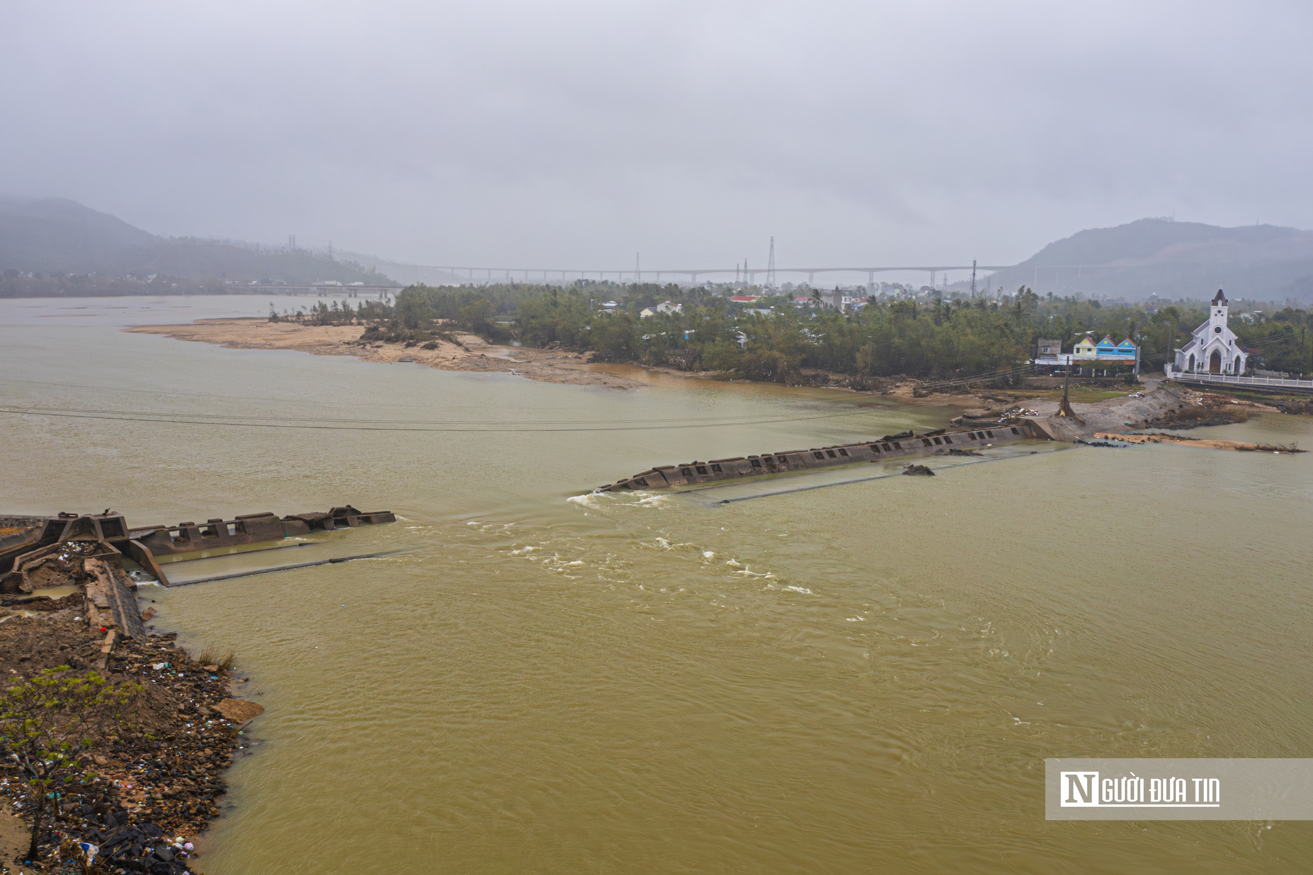 Nhiều đập, kênh thủy lợi hư hỏng đe dọa hàng chục ngàn ha lúa tại Đắk Lắk- Ảnh 1.