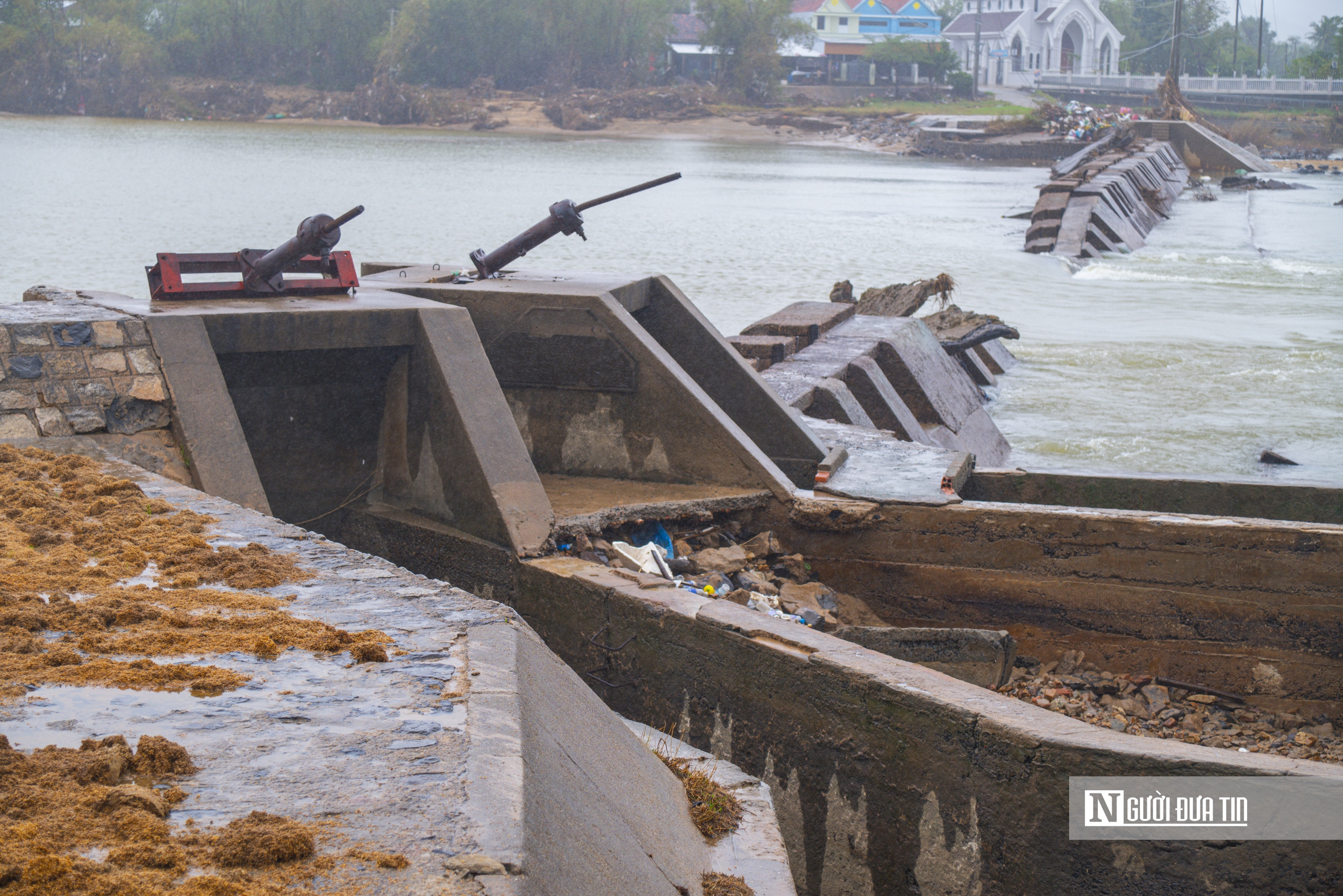 Nhiều đập, kênh thủy lợi hư hỏng đe dọa hàng chục ngàn ha lúa tại Đắk Lắk- Ảnh 2.