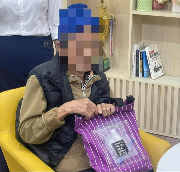 Bị lừa "con trai gặp nạn", cụ bà bán toàn bộ số vàng tích góp lấy hơn 2 tỷ đồng để chuyển cho kẻ lừa đảo - Ảnh 1.