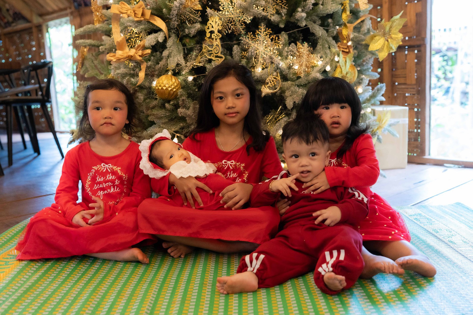 Con gái H'Hen Niê đón Giáng sinh đầu tiên đáng yêu cùng gia đình - Ảnh 6.