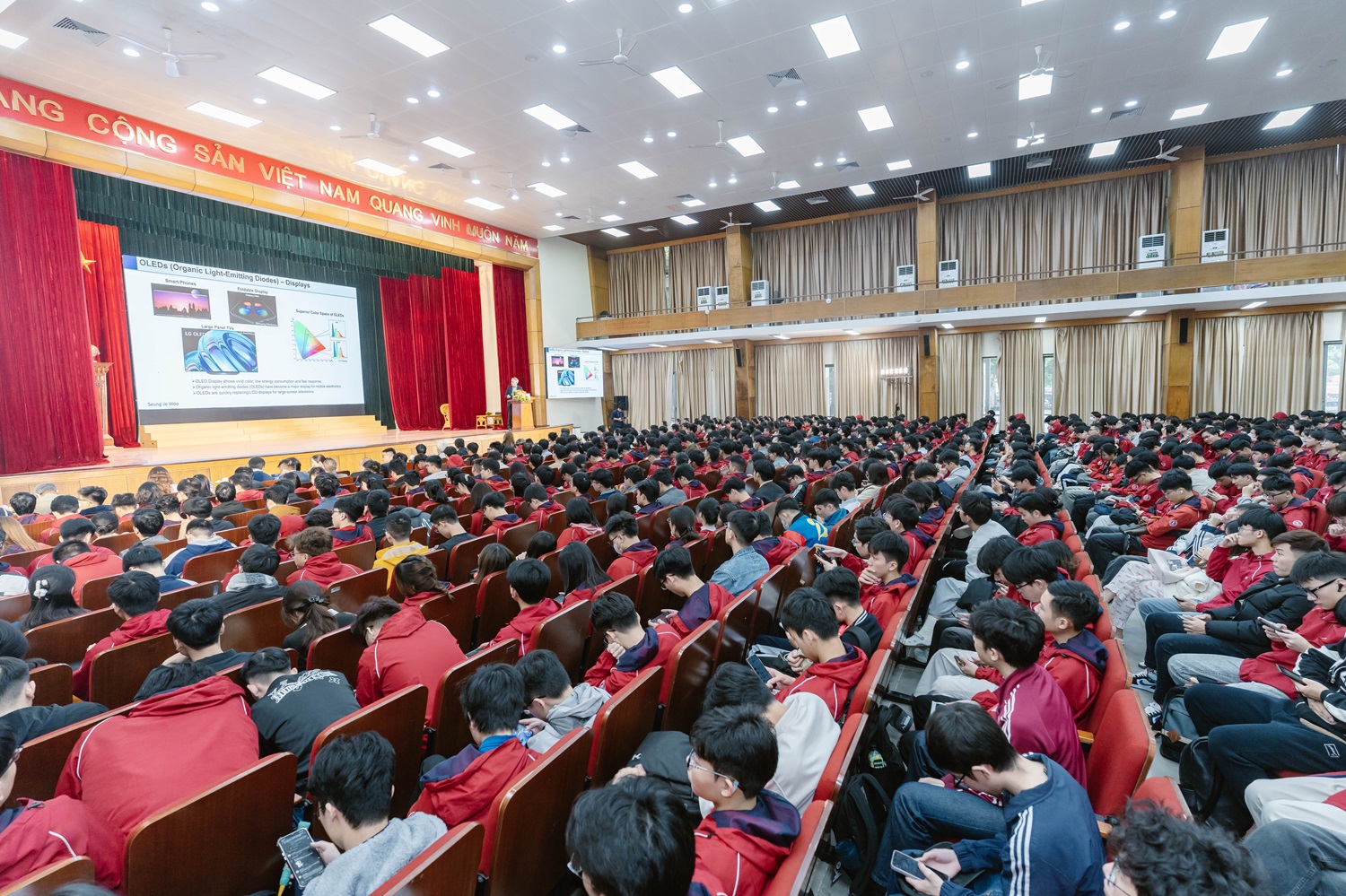 Nhà khoa học VinFuture: Đổi mới không phải “khoảnh khắc Eureka”, mà là hành trình không ngừng - Ảnh 1.