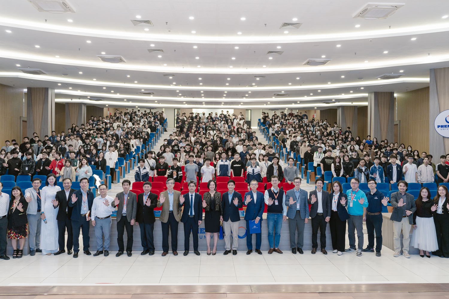 Nhà khoa học VinFuture: Đổi mới không phải “khoảnh khắc Eureka”, mà là hành trình không ngừng - Ảnh 2.