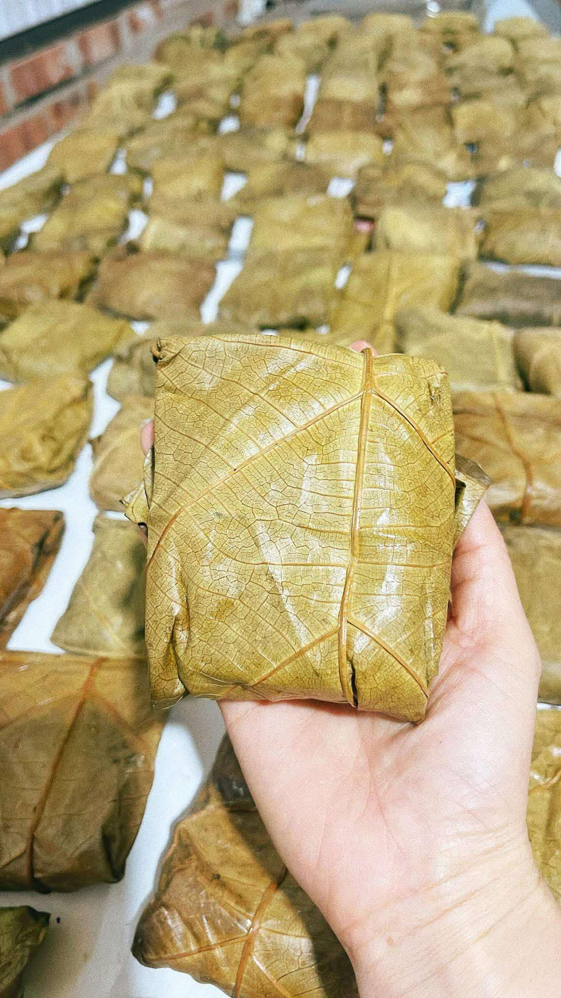 Món bánh đặc biệt của núi rừng Đông Bắc: Mỗi năm chỉ có một mùa, nghe tên thấy sợ nhưng được "săn lùng" - Ảnh 6.