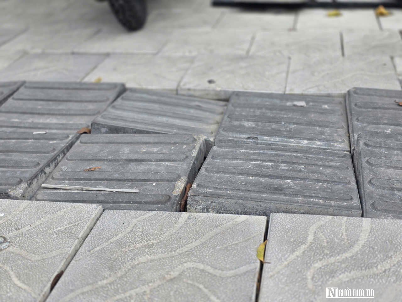 Vỉa hè lát đá nghìn tỷ đồng vừa xong đã gập ghềnh, Đà Nẵng chỉ đạo rà soát, xử lý dứt điểm- Ảnh 3.