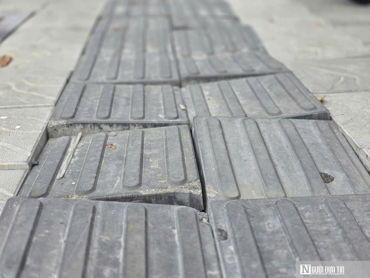 Vỉa hè lát đá nghìn tỷ đồng vừa xong đã gập ghềnh, Đà Nẵng chỉ đạo rà soát, xử lý dứt điểm- Ảnh 4.