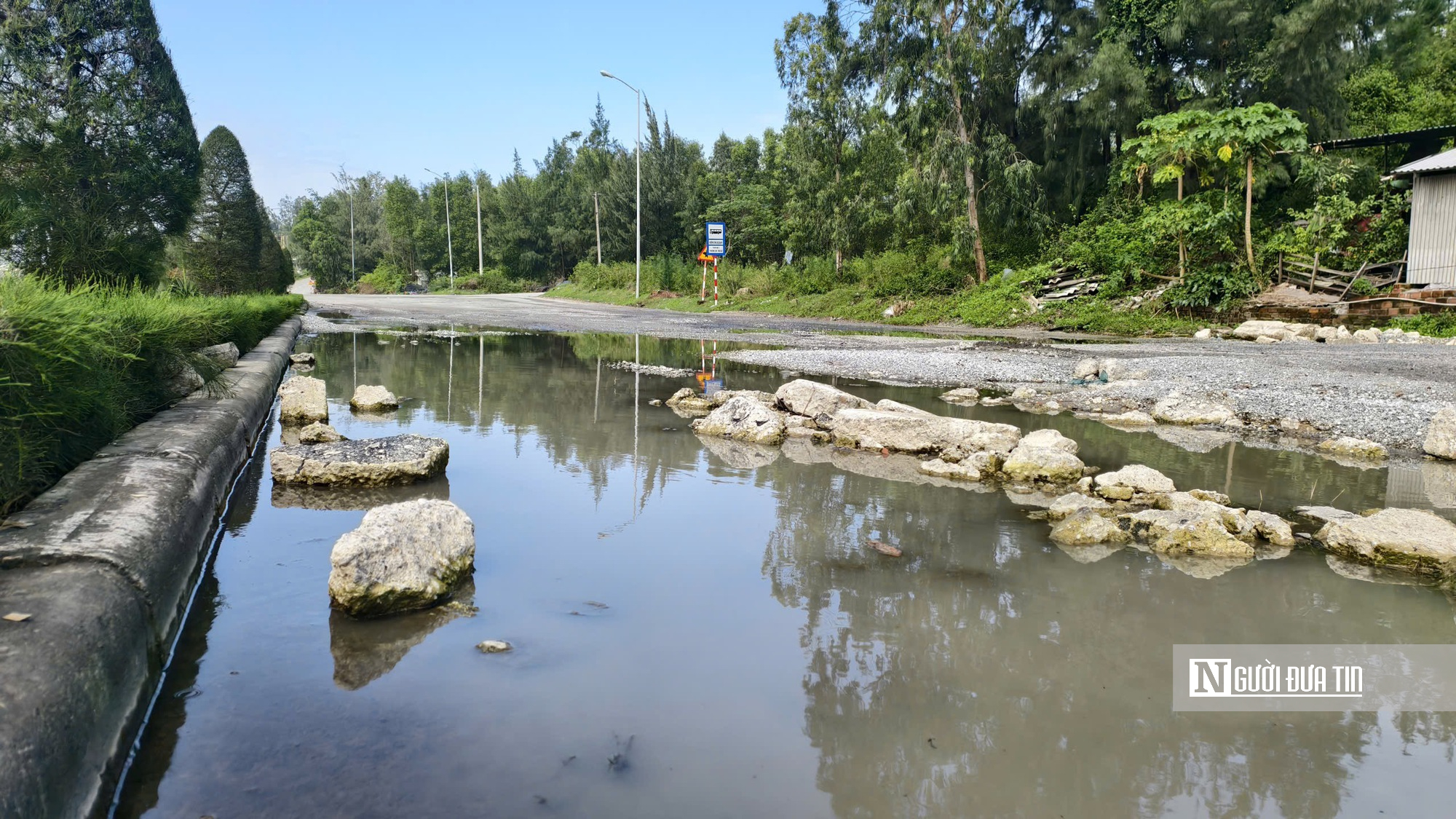 Đường huyết mạch khu kinh tế Dung Quất xuống cấp trầm trọng, dân Quảng Ngãi “nín thở” mỗi lần đi qua- Ảnh 5.