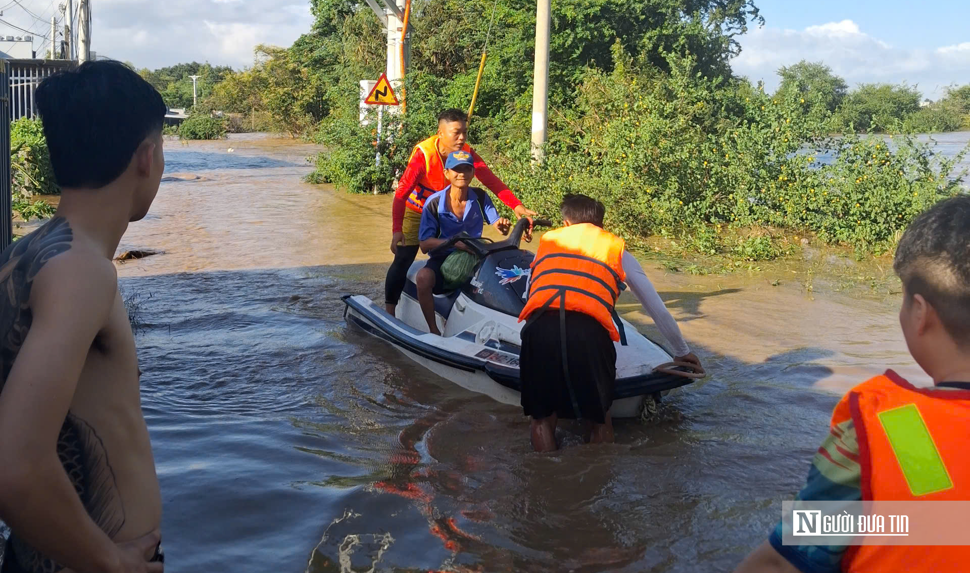 Hơn 113 tỷ đồng thiệt hại do mưa lũ, Lâm Đồng khẩn cấp ứng phó tình huống mới- Ảnh 3.